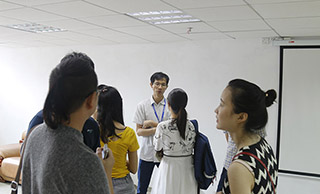 美迪電商教育-交流會(huì)上大家一起討論