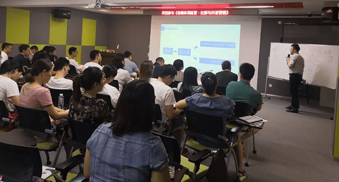 順德區(qū)自媒體協(xié)會(huì)與美迪電商開(kāi)展“社群與抖音營(yíng)銷(xiāo)”訓(xùn)練營(yíng)