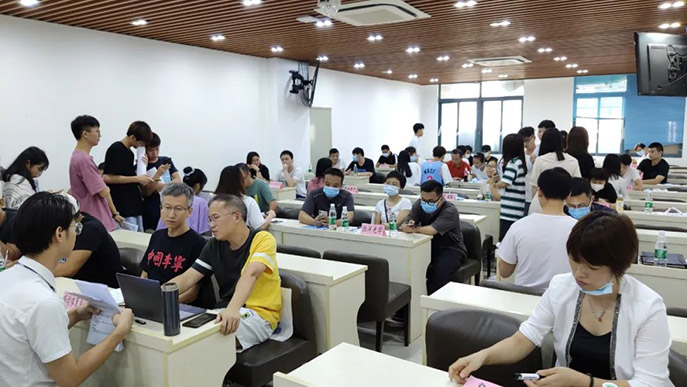 秋風(fēng)徐來(lái)，美迪電商人才雙選會(huì)——我就是認(rèn)真 - 美迪教育