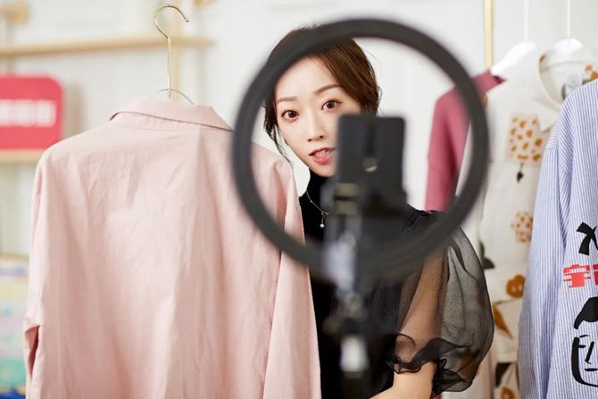 抖音賣貨直播必須本人嗎？學做抖音直播要從哪里入手？ - 美迪教育