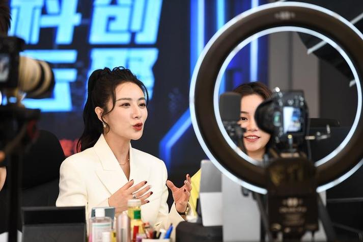 抖音賣貨直播必須本人嗎？學做抖音直播要從哪里入手？ - 美迪教育