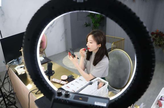 新手如何做直播帶貨？新手做直播帶貨的流程 - 美迪教育